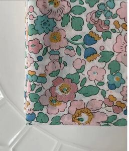 LIBERTY タナローン 輸入 リバティ Betsy Rolliベッツィ ローリングローリングコーラルグリーン