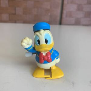 【希少】ディズニー ドナルドダック ぜんまい式 フィギュア 歩く フィギュア トコトコ Disney Donald Duck YUJIN ヴィンテージ