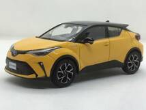 新品★非売品 トヨタ 新型 C-HR 後期型 色見本/カラーサンプル 1/30 ミニカー ツートーン ブラック×イエロー 2PQ_画像2