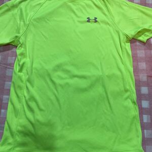 under armour トップス