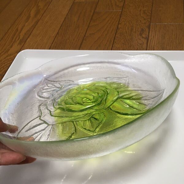 再値下げ 昭和レトロ 薔薇のガラス皿 綺麗 大きめ