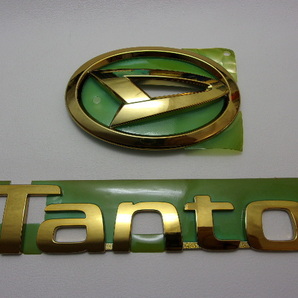 7トレジャー 【 ダイハツ タ ント DAIHATSU Tanto LA650S / LA660S 】 プレミアム ゴールド エンブレム リア 2点セット