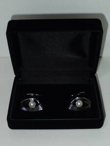 MIKIMOTO Mikimoto cuffs pearl silver pearl . box equipped 