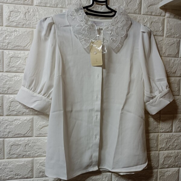 atelier irisee★新品★衿レースぷっくり袖の半袖ブラウス/白