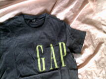 ★★GAP　ギャップ　ロゴ入り　半袖Tシャツ　M　グレーｘライトグリーン　未使用★_画像2