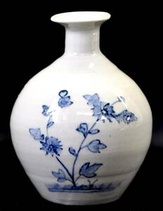 Art hand Auction 50% OFF! Rurubu Studio Works Indigo dyed flower pattern white glaze vase dyed flower vase A group of brilliant works with a wide variety of styles and wonderful sensibilities HNK, clay crafts, pottery, Finished product