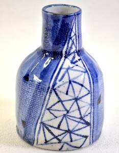 Art hand Auction Разнообразие стилей и блестящие произведения искусства! Rurubu Studio Works: Сине-белая фарфоровая ваза, Цветочная ваза, основа для цветов HNK, Поделки из глины, Керамика, Готовый продукт
