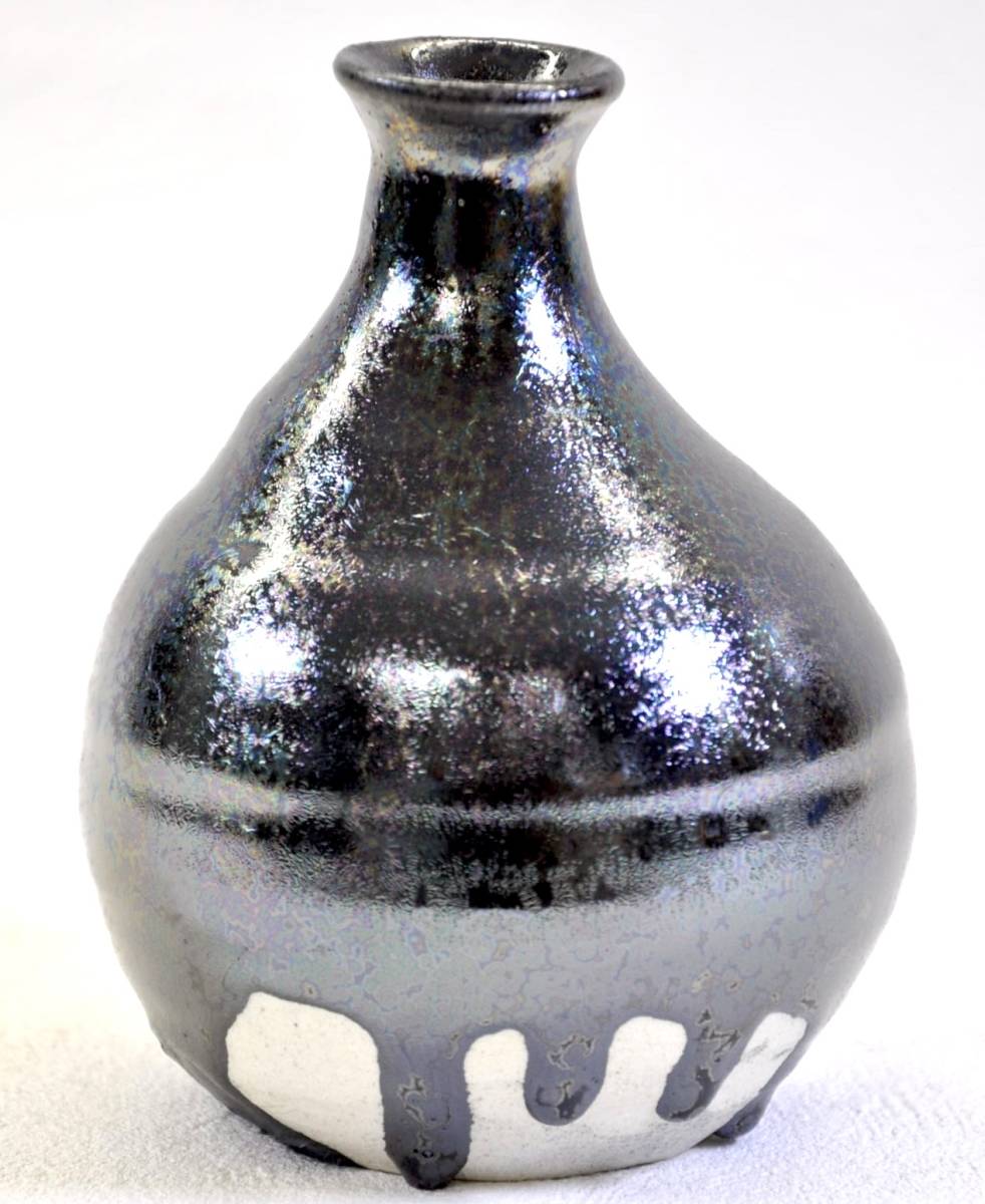 Vase émaillé noir de Rurubu Studio L'éclat de l'irisation est merveilleux ! Vase à fleurs Une gamme variée de styles et des œuvres brillantes d'une grande sensibilité HNK, Artisanat en argile, Céramique, Produit fini