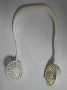 ハンディファン 携帯扇風機　肩かけ扇風機 首掛け扇風機 USB充電式 3段風量調節 ハンズフリー扇風機 卓上扇風機 白色（ホワイト）