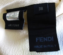 めちゃお得！極美品 FENDI フェンディ 100％シルク 半袖 ワンピース ３８≒７号サイズ 高級な縫製 FENDIハンガー付き_画像10