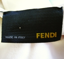 めちゃお得！極美品 FENDI フェンディ 100％シルク 半袖 ワンピース ３８≒７号サイズ 高級な縫製 FENDIハンガー付き_画像3