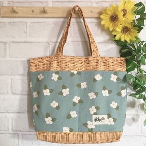 ハンドメイド 大きめトートバッグ くすみブルー 花柄 カゴ柄