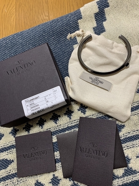 Valentino ブレスレットの値段と価格推移は?|129件の売買情報を集計