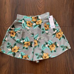 新品タグ付き　GU 花柄ショートパンツ