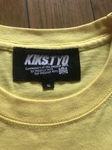 KIKS TYO Logo Tee Sサイズ キックスティーワイオー ロゴプリント　Tシャツ　イエロー×パープル　 半袖　レイカーズカラー　黄色_画像4