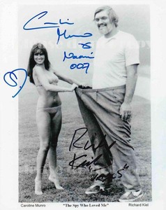 1977年 007 私を愛したスパイ Caroline Munro/ Richard Kiel リチャード・キール & キャロライン・マンロー サイン フォト