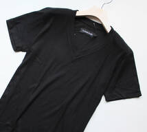 《1PIU1UGUALE3 ウノピゥウノウグァーレトレ》新品 定価22,000円 高級感のある質感 Vネック 半袖Tシャツ カットソー 5(L) A4662_画像6