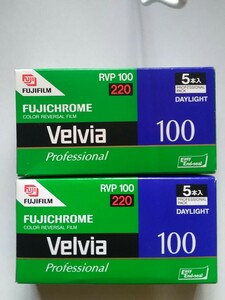 FUJIFILM Velvia100 　220ブローニー リバーサルフイルム1箱5本入りを2箱の10本