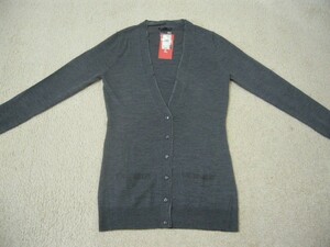  tag attaching unused Gap/V neck cardigan 