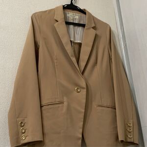 テーラードジャケット ベージュ