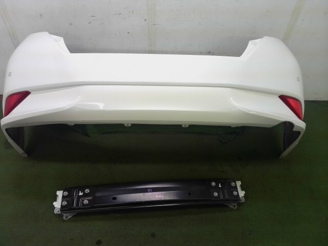 ＳＡＩ DAA-AZK10 リア バンパー カバー 070 白パール 個人宅配送不可 yatsu
