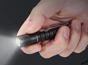 【超小型超軽量キーライト】 LED 懐中電灯 3段階調光 ディフューザー付き 完全防水 丸洗いOK 高耐久性 防災用ライト キャンプ アウトドア