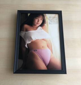 kj ★額装品★ かとうれいこ グラビア セクシー 下乳 貴重写真 A4サイズ額入り ポスター風デザイン ビキニ ハイレグ 下着 水着 ピンク