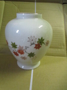  vase . ceramic art goods making person unknown (H12)