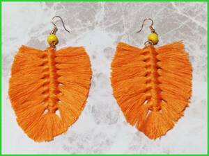 【送料無料】オレンジ ピアス フリンジ タッセル リーフ 大人カジュアル エスニック アジアン アクセサリー 70s 80s 橙色