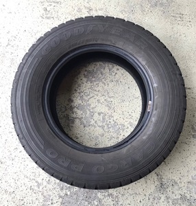 中古タイヤ　GOODYEAR　CARGO PRO　タイヤサイズ２１５／７０R１５