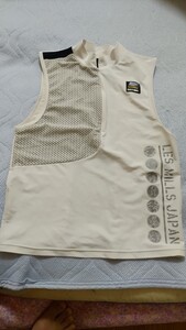 レスミルズツアー ノースリーブ トップス LESMILLS BTSJ 白 BODY COMBAT Mサイズ ラッシュガード