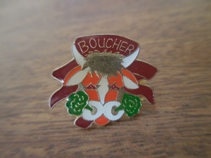 フランス☆古いピンズ 【BOUCHER】 ピンバッジ PINS ピンバッチ うし 牛 ウシ 肉屋