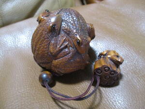  frog frog exhibition goods frog. netsuke smoke . inserting seal case wooden Buxus microphylla lovely .gamaga L ornament 