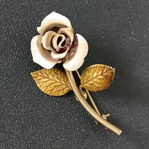 US ヴィンテージ＊ベージュ色　エナメル　薔薇　ブローチ_画像1