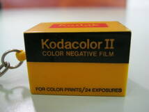 コダック【KodacolorⅡ24　EXPOSURES　C　135―24（コダカラーカメラ用カラーフィルムの外箱型付き）キーホルダー】_画像3