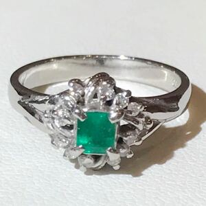 *Pt900 emerald 0.30ct& diamond ring *