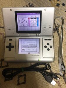 ニンテンドーDS 任天堂スーパーマリオソフト付きUSB充電器タッチペン、ストラップ付きDSセット本日クリーニング致しました写真掲載