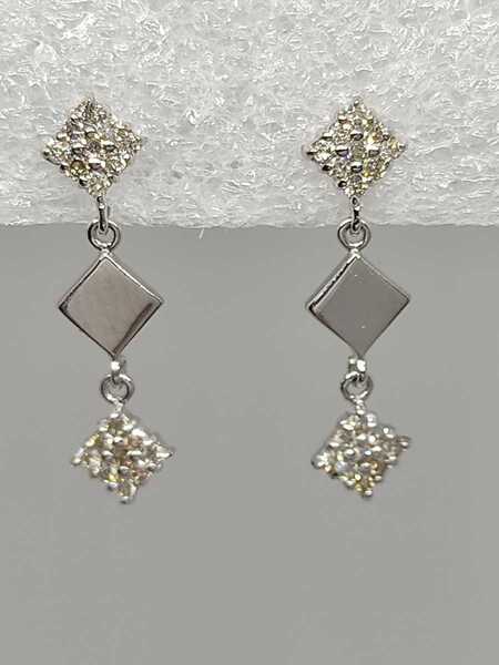 ◆新品◆ K18WG ダイヤ ドロップ ピアス 両方で0.20ct