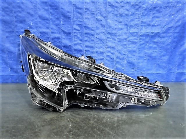 カローラスポーツ ZWE211 81106-12M11 美品 12-612 N fkip.unmul.ac.id