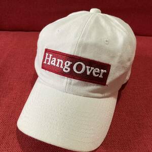 キャップ帽子　Hang Over 二日酔い　アイボリー　ツバの長さ7㎝　バック汗ジミ有り　アウトドア　ジョギング　散歩　即決