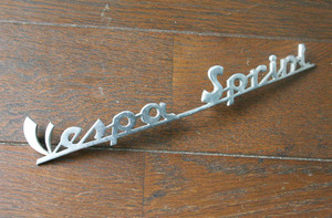  valuable! 1960 period genuine products Vespa [Vespa Sprint] current character rear badge BOMISA genuine article..( emblem ornament ) Sprint VLB1