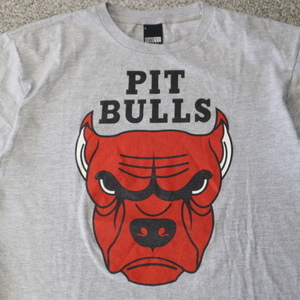 FIFTY24SF PIT BULLS CHICAGO BULLS Tシャツ L グレー ブルズ イヌ アニマル 動物 半袖 イラスト ユーモア ロゴ キャラクター