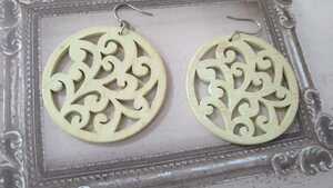 *... carving × wooden * on a grand scale . circle . earrings *