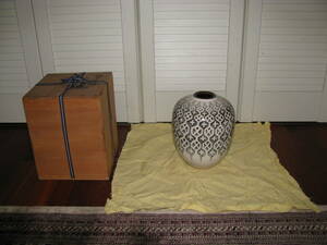  new .. mountain iron ... vase height approximately 28. box paper tree box attaching used beautiful goods 