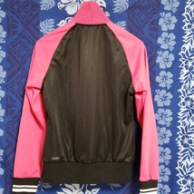 プーマ ジャケット 上着トップス ジップジャンパー サイズ L カラーブラック＆ピンク PUMA 素材ポリエステル100％ 新品 _画像4