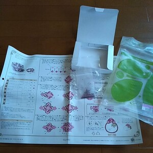 フェリシモ スワロフスキービーズリング ピンクローズ ビーズアクセサリー