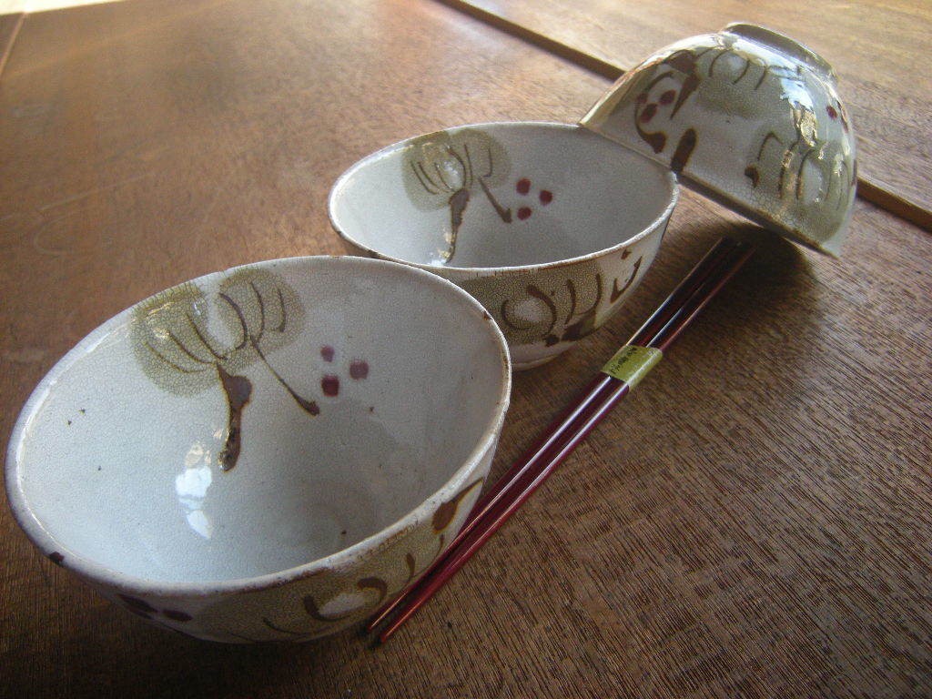 Soldier ◎ Mino ware [New/unused] Plum flower skin hand-painted from the mountains Rice bowl Rice bowl (11.8cm x 6.5cm) Pair 2 bowl set *Recommended *One-of-a-kind *Special utensils*, tableware, Japanese tableware, rice bowl
