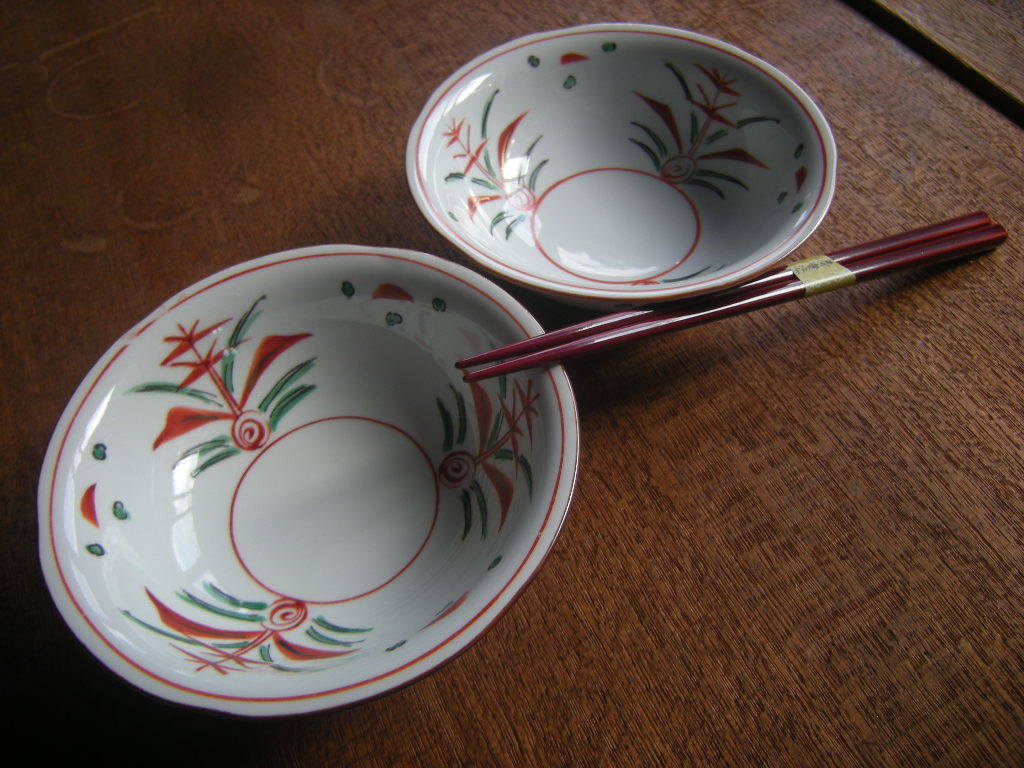 Restaurant utensils ◇ Limited to actual item [New * Unused] 2 types (irregular) red painting hand-painted red flower flat bowl 4.8 cm (14.5cm x 5cm) pair 2-piece set together *final*, Japanese tableware, dish, medium plate