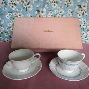 A NORITAKE「ノリタケ★デザイン違いのカップ&ソーサー~2客セット」~箱付き 外箱にひどい汚れあり