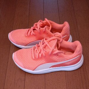 PUMAランニングシューズ